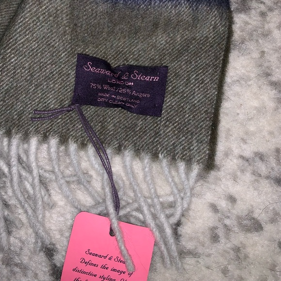 Seaward and Stearn London Scarf - Picture 2 of 4